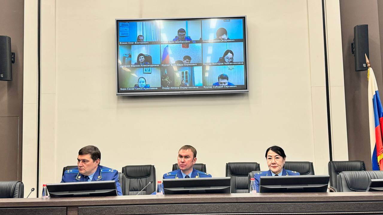 Под председательством и.о. прокурора республики Владимира Большунова состоялось заседание коллегии, на котором обсуждены результаты исковой работы органов прокуратуры республики, а также меры по повышению ее эффективности
