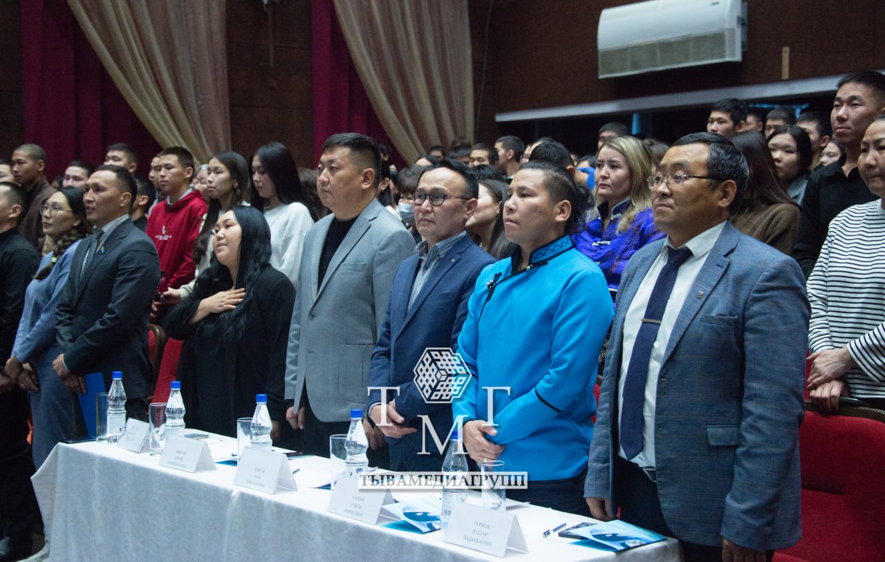 В Кызыле проходит масштабный фестиваль «Богатство России», объединивший более 400 участников В Кызыле проходит масштабный фестиваль «Богатство России», объединивший более 400 участников