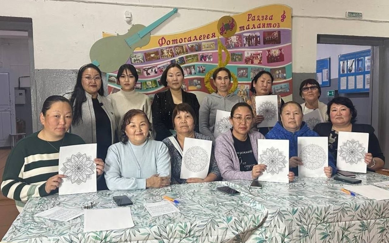 Хады сумузуну культура бажыынга арын-шырай чараштаар мастер, Бии-Хемни г-блеге болгаш уругларга социал дуза чедирер твн директоруну хлээлгезин кседип турар Изольда Кула «Чону-биле хглеп чору чараш кадын» деп мастер-классты... Хады сумузуну культура бажыынга арын-шырай чараштаар мастер, Бии-Хемни г-блеге болгаш уругларга социал дуза чедирер твн директоруну хлээлгезин кседип турар Изольда Кула «Чону-биле хглеп чору чараш кадын» деп мастер-классты...