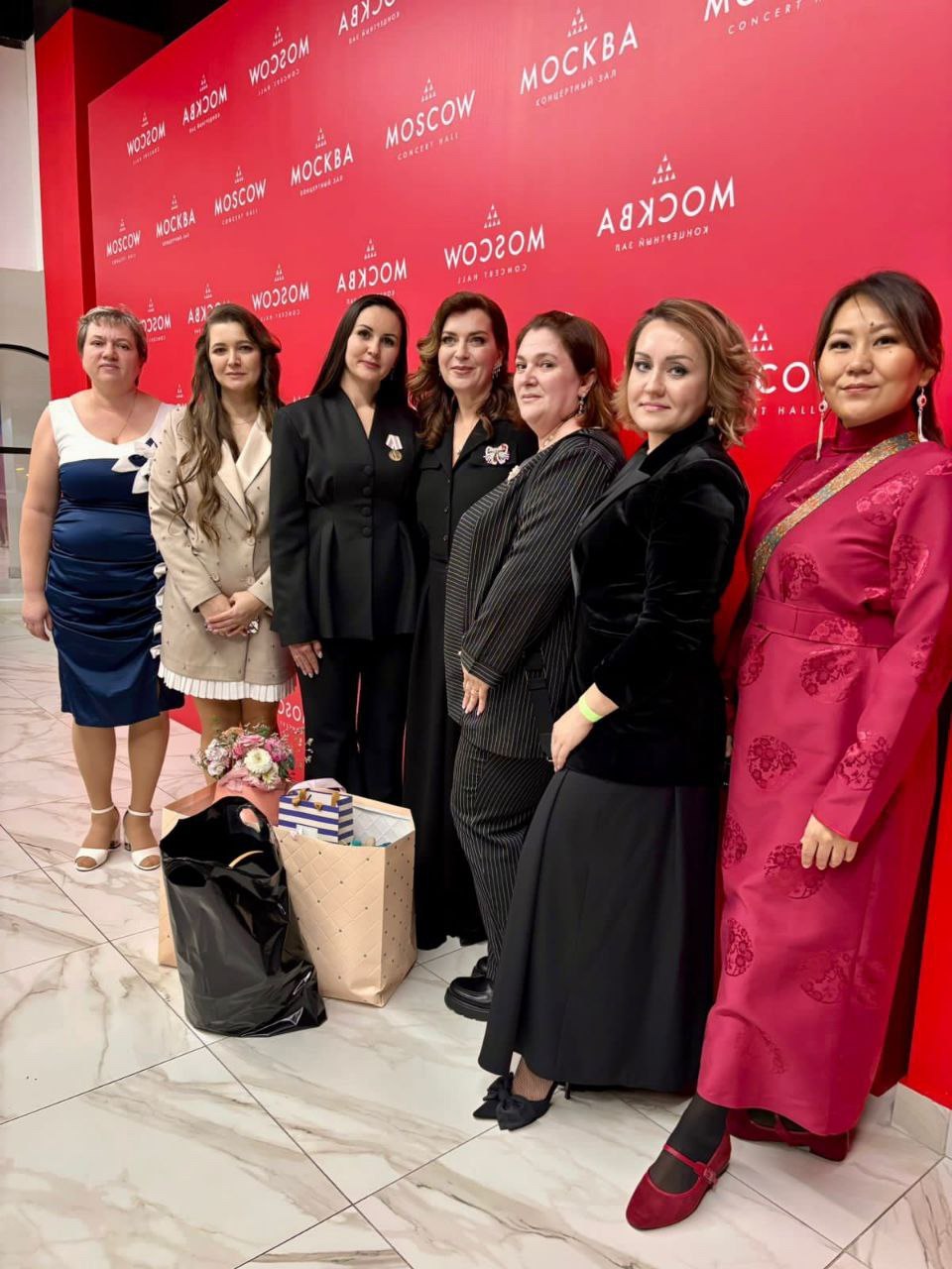 Многодетная мать из Тувы приняла участие во всероссийском празднике матерей в Москве Многодетная мать из Тувы приняла участие во всероссийском празднике матерей в Москве