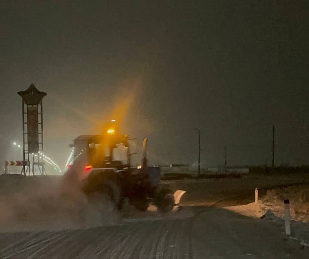 В Туве дорожные службы обработали около 3000 км трасс за неделю для обеспечения безопасности В Туве дорожные службы обработали около 3000 км трасс за неделю для обеспечения безопасности