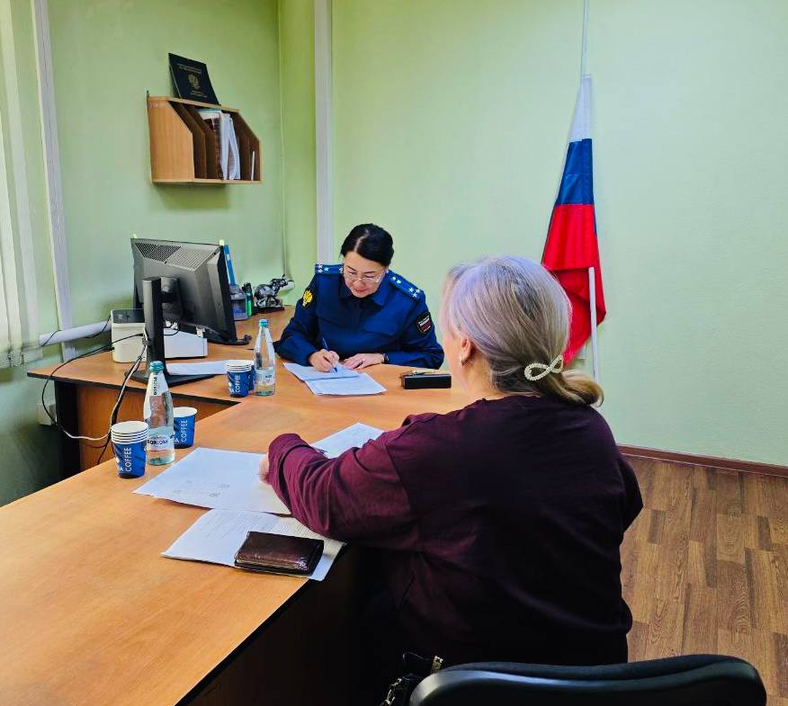 Заместитель прокурора республики Ольга Монгуш в ходе рабочей поездки в Сут-Хольский район провела прием граждан Заместитель прокурора республики Ольга Монгуш в ходе рабочей поездки в Сут-Хольский район провела прием граждан