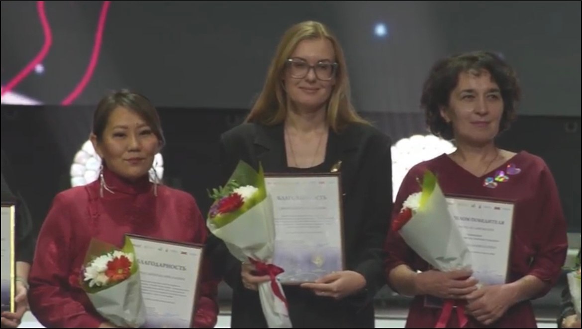 Многодетная мать из Тувы приняла участие во всероссийском празднике матерей в Москве Многодетная мать из Тувы приняла участие во всероссийском празднике матерей в Москве