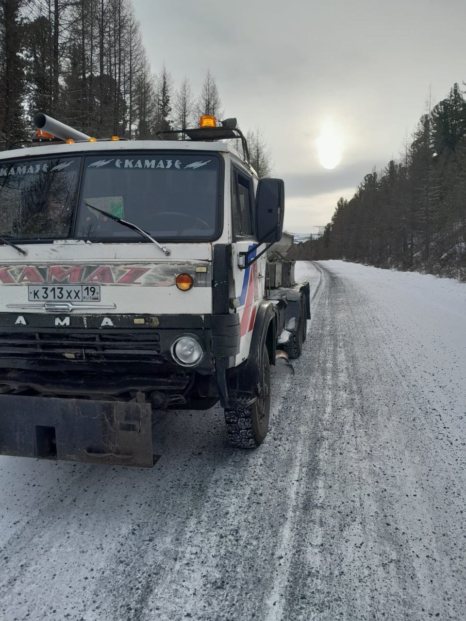 В Туве дорожные службы обработали около 3000 км трасс за неделю для обеспечения безопасности В Туве дорожные службы обработали около 3000 км трасс за неделю для обеспечения безопасности