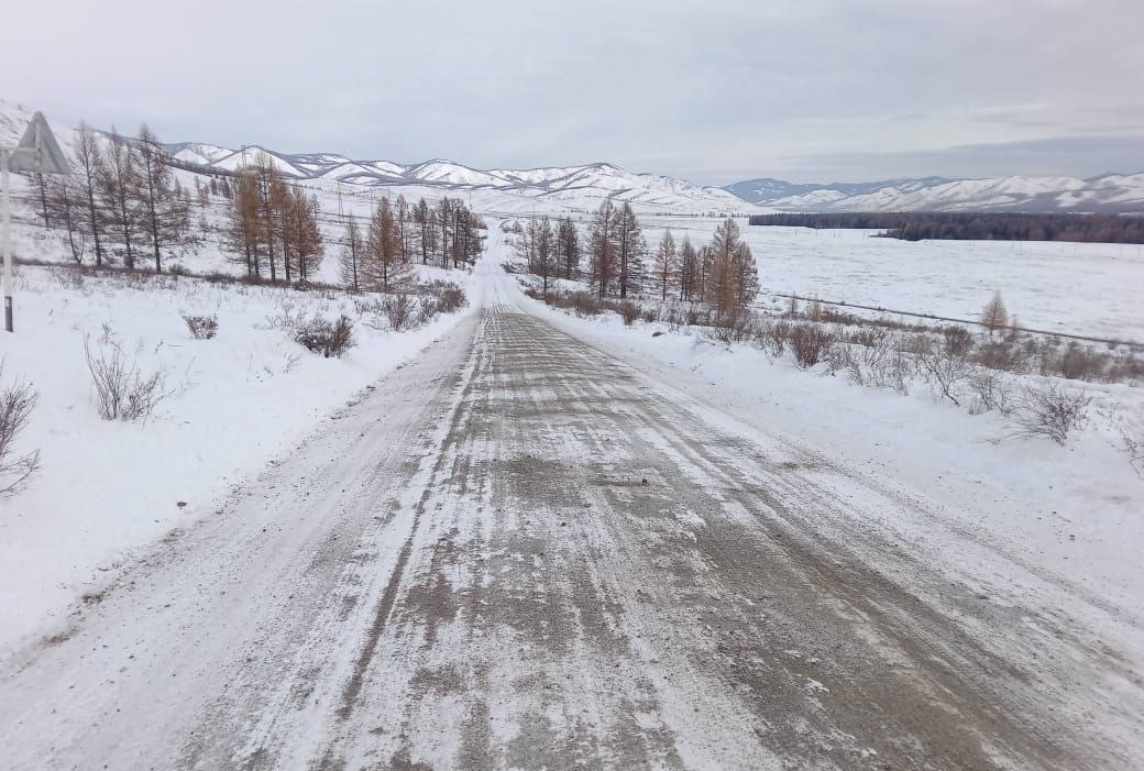 В Туве дорожные службы обработали около 3000 км трасс за неделю для обеспечения безопасности В Туве дорожные службы обработали около 3000 км трасс за неделю для обеспечения безопасности