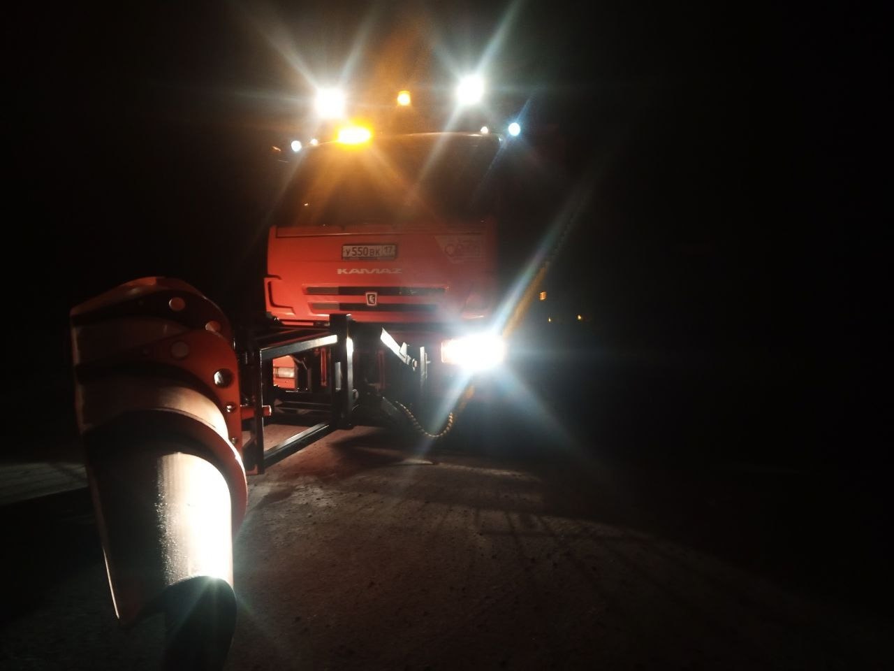 В Туве дорожные службы обработали около 3000 км трасс за неделю для обеспечения безопасности В Туве дорожные службы обработали около 3000 км трасс за неделю для обеспечения безопасности