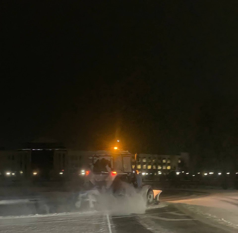 В Туве дорожные службы обработали около 3000 км трасс за неделю для обеспечения безопасности В Туве дорожные службы обработали около 3000 км трасс за неделю для обеспечения безопасности