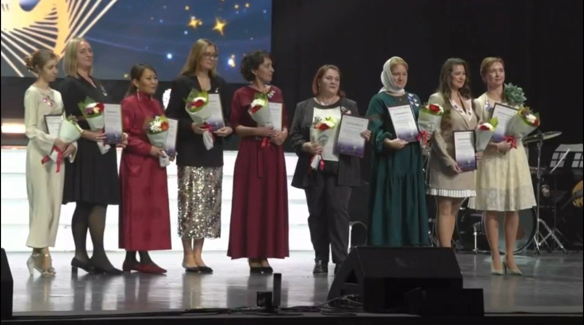 Многодетная мать из Тувы приняла участие во всероссийском празднике матерей в Москве Многодетная мать из Тувы приняла участие во всероссийском празднике матерей в Москве