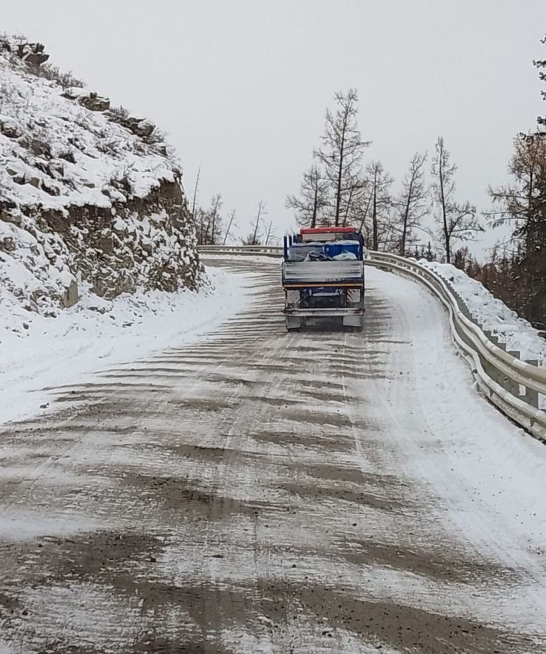 В Туве дорожные службы обработали около 3000 км трасс за неделю для обеспечения безопасности В Туве дорожные службы обработали около 3000 км трасс за неделю для обеспечения безопасности