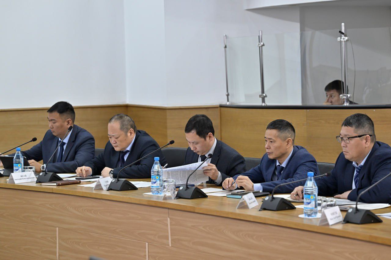 Глава Тувы провел заседание комиссии по безопасности дорожного движения Глава Тувы провел заседание комиссии по безопасности дорожного движения