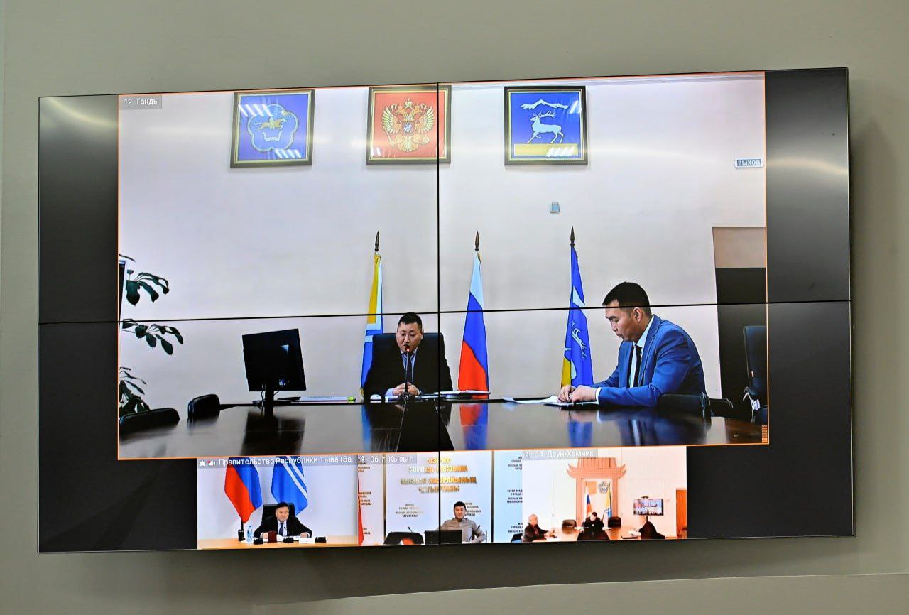 Глава Тувы провел заседание комиссии по безопасности дорожного движения Глава Тувы провел заседание комиссии по безопасности дорожного движения