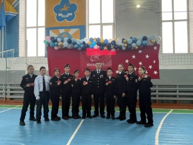 Сотрудники полиции приняли участие в посвящении школьников в ряды юнармейцев и юных друзей полиции