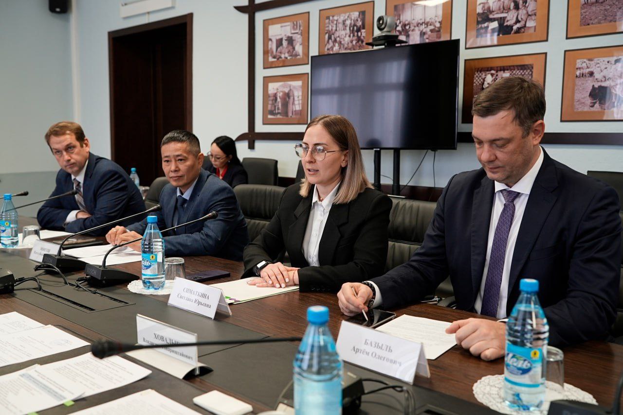 Глава Тувы обсудил с «МегаФоном» ликвидацию цифрового неравенства Глава Тувы обсудил с «МегаФоном» ликвидацию цифрового неравенства