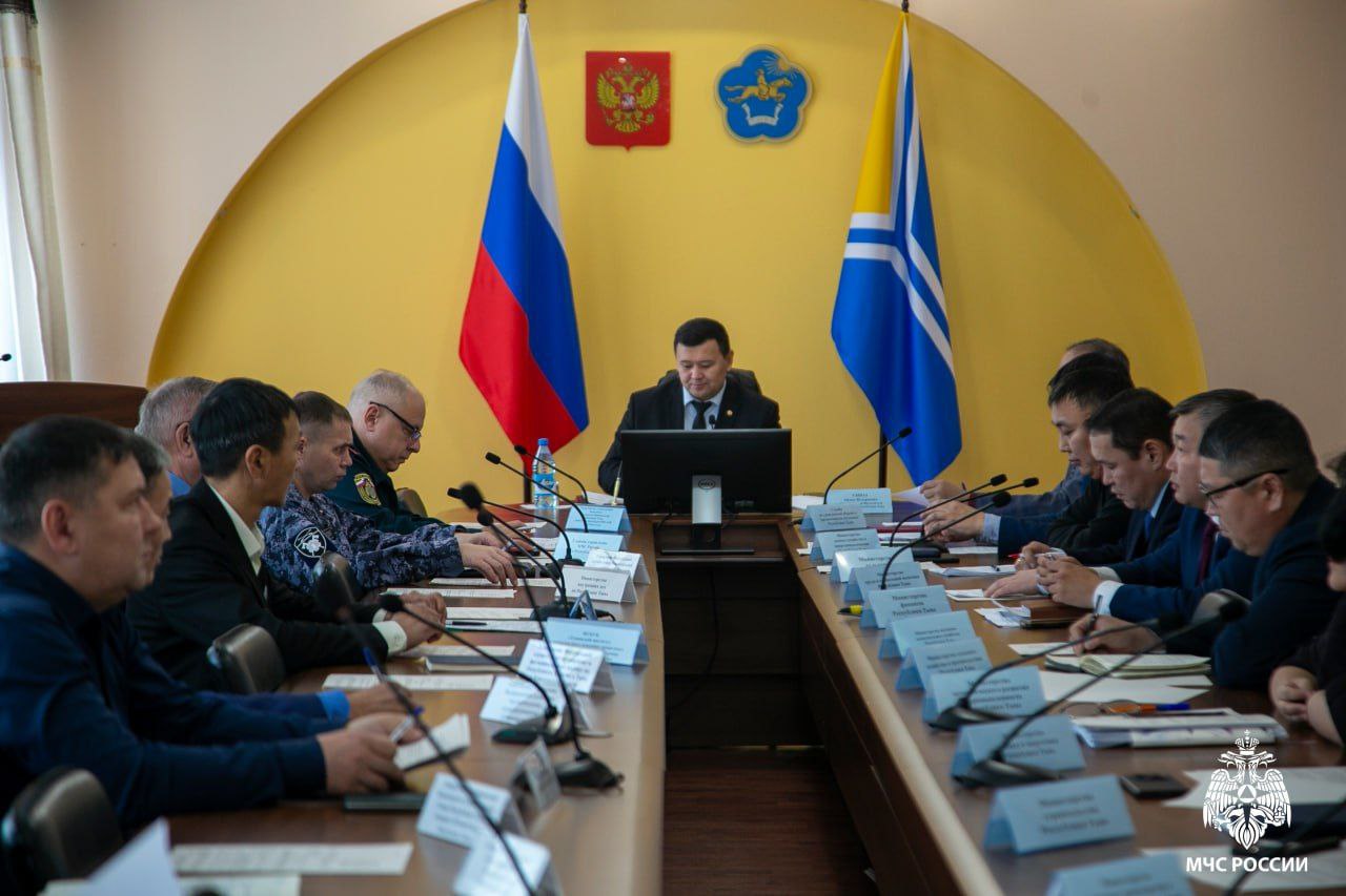 Вопросы безопасности в период проведения новогодних массовых мероприятий рассмотрели в Правительстве Туву