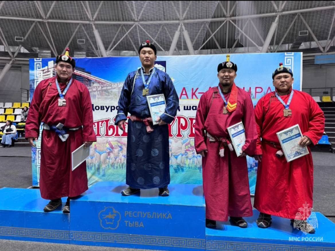 На Кубке России по вольной борьбе пожарный в составе сборной представляет Туву На Кубке России по вольной борьбе пожарный в составе сборной представляет Туву