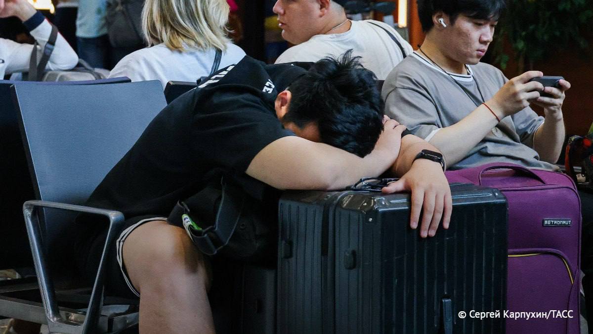 Прибытие девяти авиарейсов задерживается в новосибирском аэропорту Толмачево, следует из данных онлайн-табло