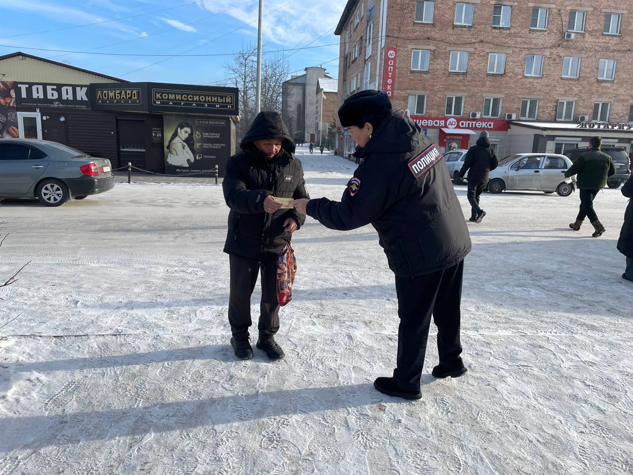 Сотрудники отдела организации охраны общественного порядка полиции мероприятие по профилактике мошенничеств Сотрудники отдела организации охраны общественного порядка полиции мероприятие по профилактике мошенничеств