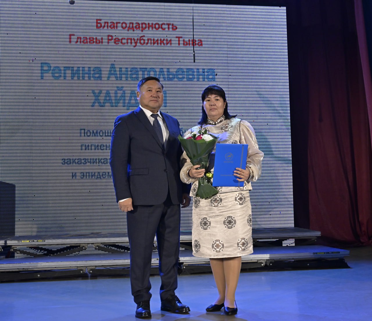 Глава Республики Тыва Владислав Ховалыг сегодня встретился с членами регионального Комитета семей воинов Отечества Глава Республики Тыва Владислав Ховалыг сегодня встретился с членами регионального Комитета семей воинов Отечества