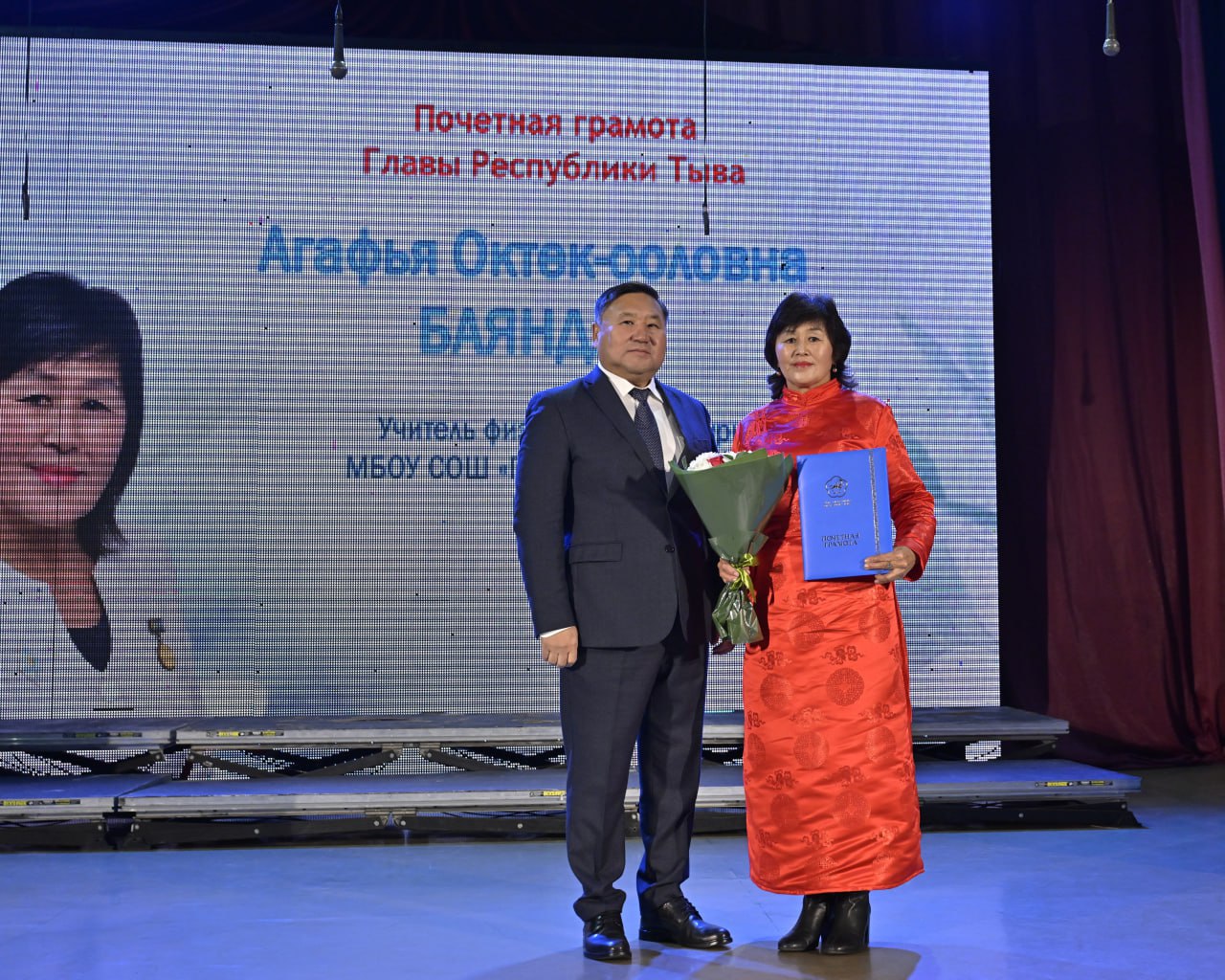 Глава Республики Тыва Владислав Ховалыг сегодня встретился с членами регионального Комитета семей воинов Отечества Глава Республики Тыва Владислав Ховалыг сегодня встретился с членами регионального Комитета семей воинов Отечества