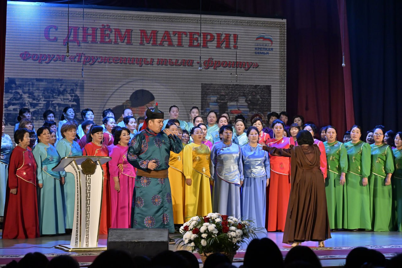 Глава Республики Тыва Владислав Ховалыг сегодня встретился с членами регионального Комитета семей воинов Отечества Глава Республики Тыва Владислав Ховалыг сегодня встретился с членами регионального Комитета семей воинов Отечества