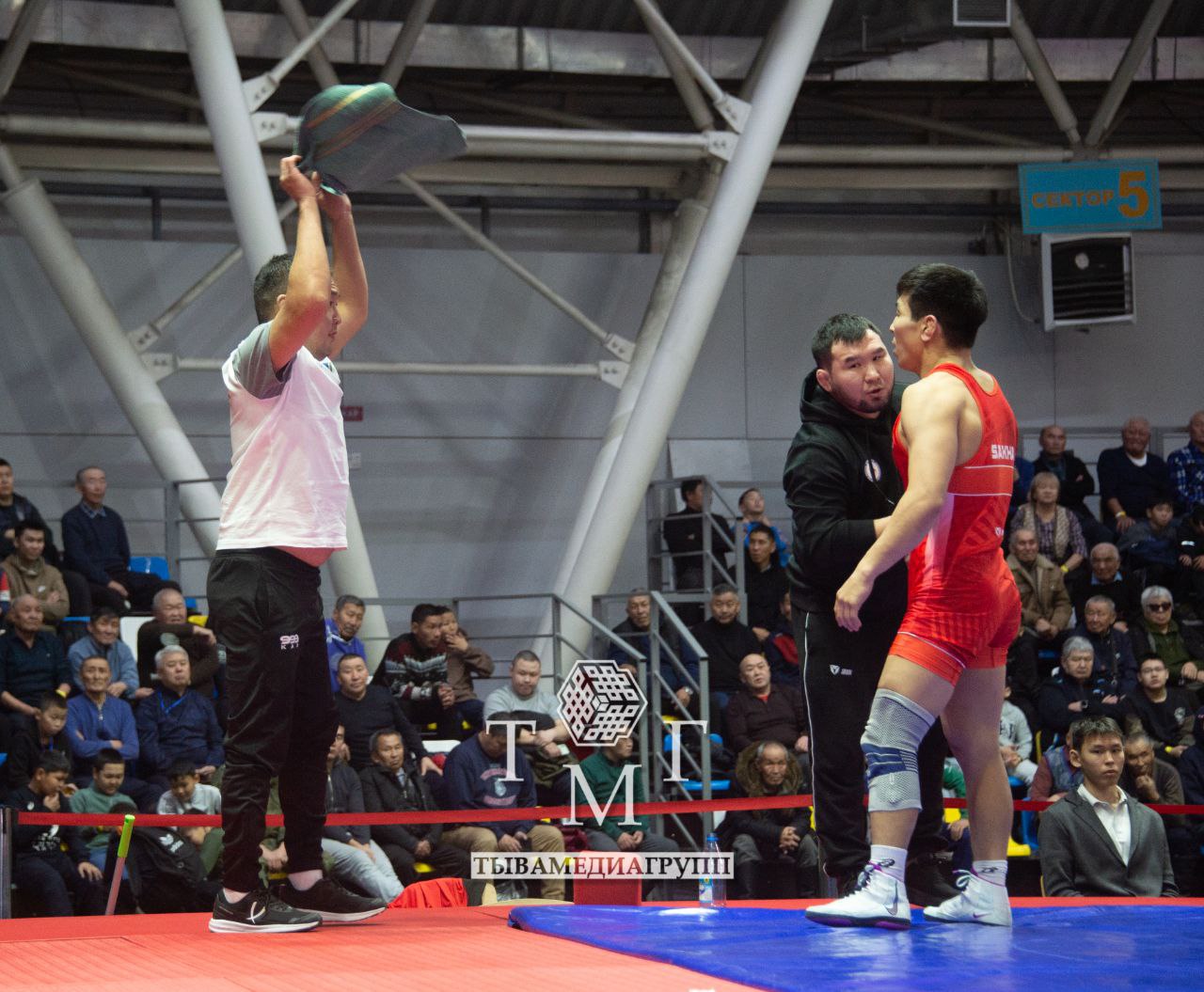 В Туве прошел первый Кубок России по спортивной борьбе В Туве прошел первый Кубок России по спортивной борьбе