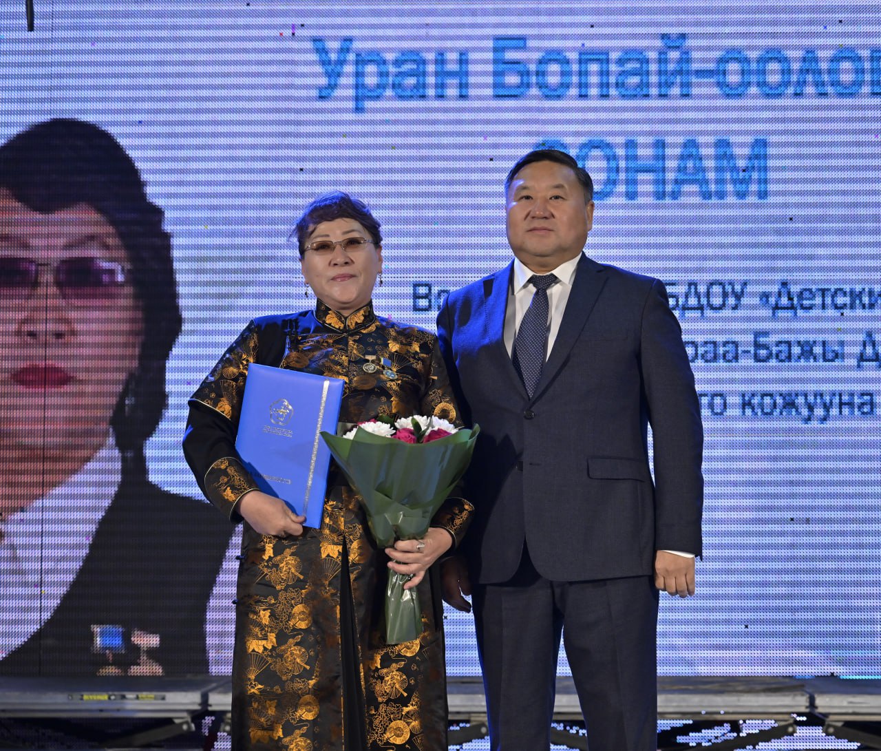 Глава Республики Тыва Владислав Ховалыг сегодня встретился с членами регионального Комитета семей воинов Отечества Глава Республики Тыва Владислав Ховалыг сегодня встретился с членами регионального Комитета семей воинов Отечества