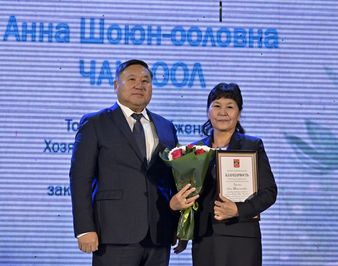 Глава Республики Тыва Владислав Ховалыг сегодня встретился с членами регионального Комитета семей воинов Отечества Глава Республики Тыва Владислав Ховалыг сегодня встретился с членами регионального Комитета семей воинов Отечества