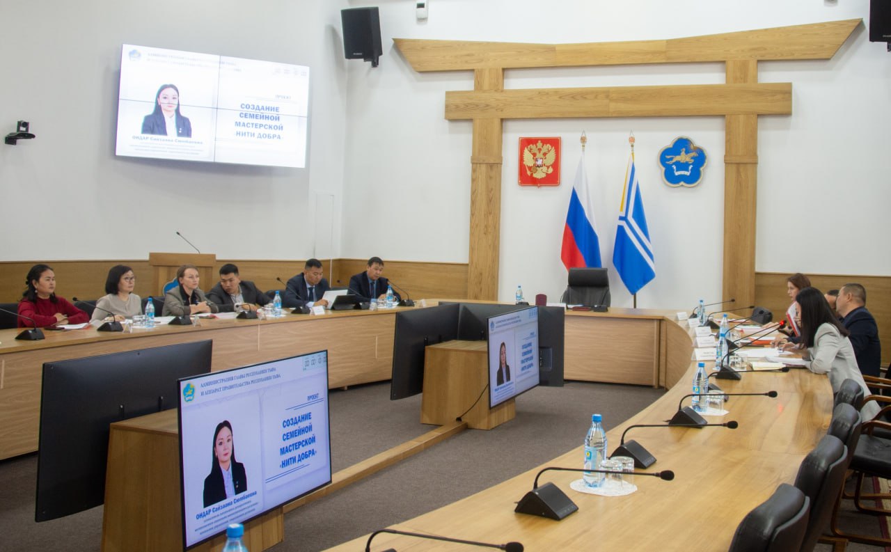 В Туве конкурс на лучшего служащего способствует повышению престижа государственной службы