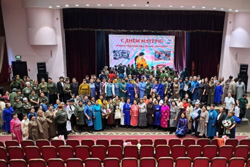 В Туве отметили женщин, помогающих фронту В Туве отметили женщин, помогающих фронту