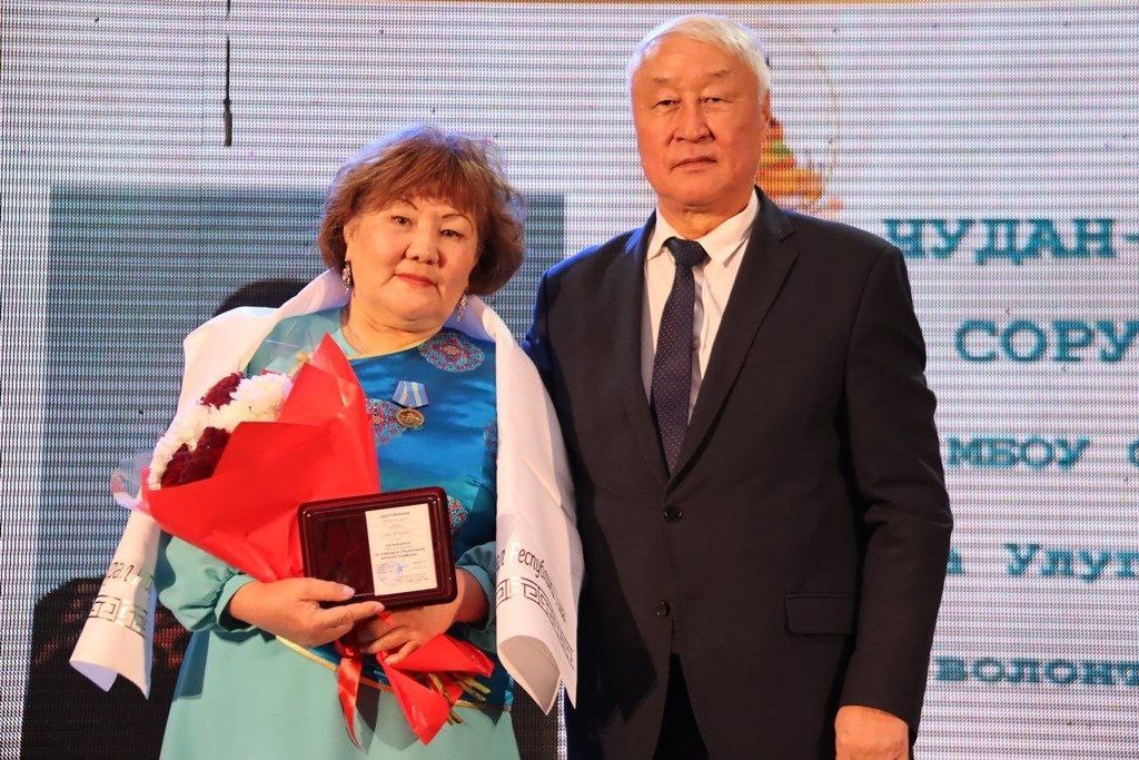 В Туве отметили женщин, помогающих фронту В Туве отметили женщин, помогающих фронту