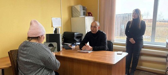 Тываны Крнени юридиктиг бюрозу 2025 чылды тос айында ажыл-чорудулгазыны дугайында илеткеп, ында халас эрге-хоойлу ачы-дузазы улгатканын база чонну хаара тудары квдээнин дынаткан