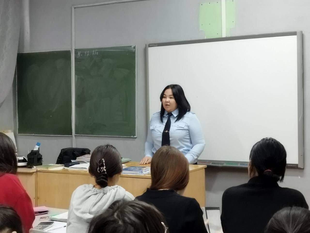 Сотрудники УМВД России по г. Кызылу провели профилактические беседы в образовательных учреждениях