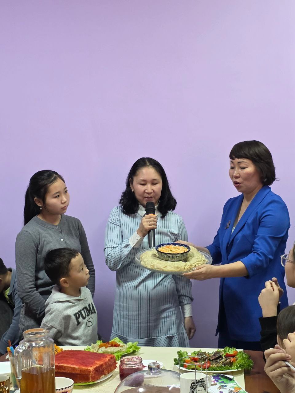 В Кызыле прошел семейный праздник для мам и детей В Кызыле прошел семейный праздник для мам и детей