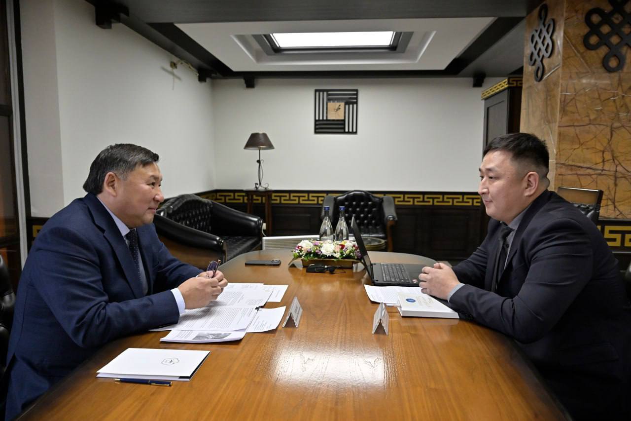 Глава Тувы провёл личный приём граждан и поддержал патриотические инициативы Глава Тувы провёл личный приём граждан и поддержал патриотические инициативы