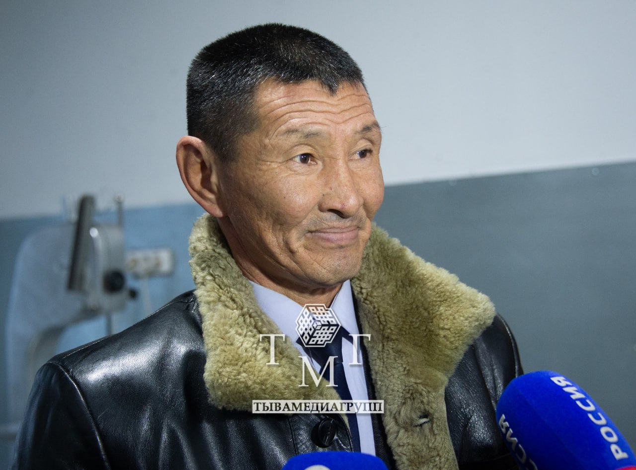 В Туве продолжается акция по сбору новогоднего груза в зону СВО В Туве продолжается акция по сбору новогоднего груза в зону СВО