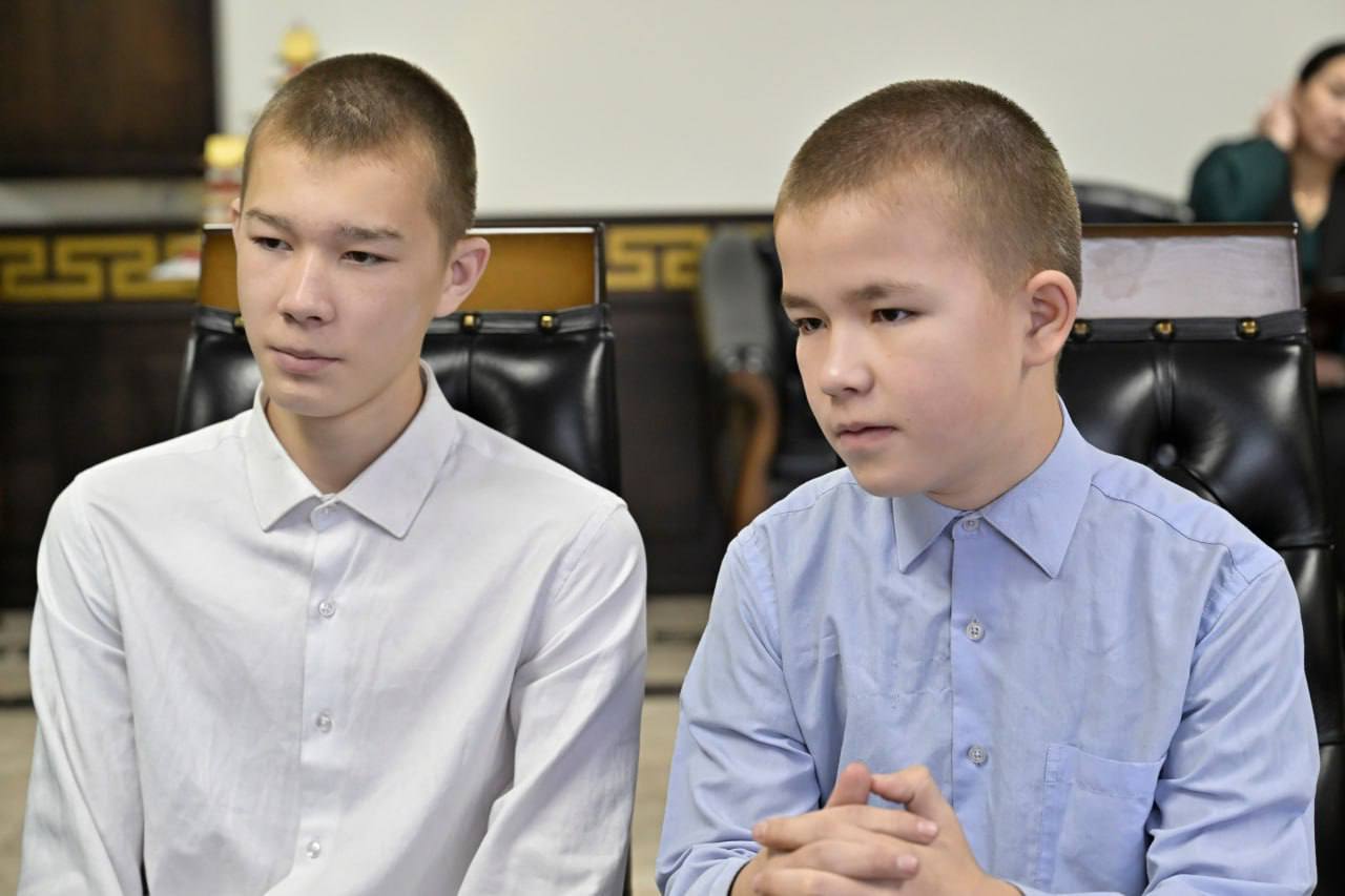 Глава Тувы провёл личный приём граждан и поддержал патриотические инициативы Глава Тувы провёл личный приём граждан и поддержал патриотические инициативы