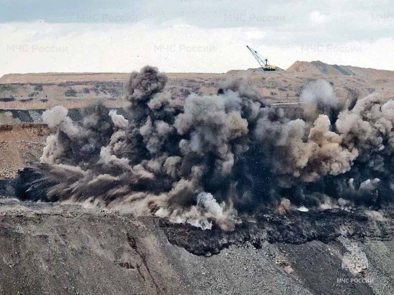 В Центр управления в кризисных ситуациях доведена информация о том, что 8 декабря с 11:00 до 17:00 спланированы взрывные работы Тувинской горнорудной компанией на территории Кызылского района