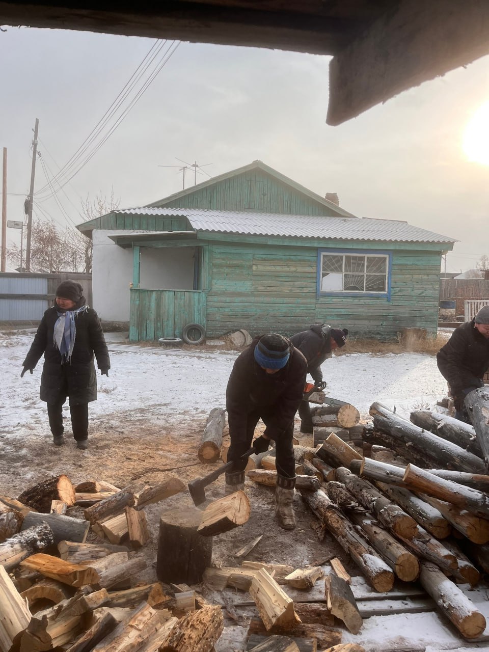 Добрые дела добрых людей. Спортсмены Овюрского района поддержали ветерана труда Добрые дела добрых людей. Спортсмены Овюрского района поддержали ветерана труда