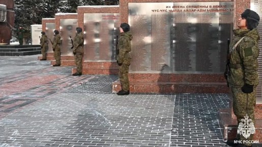 Сегодня в честь Дня Героев Отечества начальник Главного управления МЧС России по Республике Тыва генерал-майор внутренней службы Алексей Серафимович Артёмов и сотрудники ведомства возложили цветы к мемориалу Неизвестного...