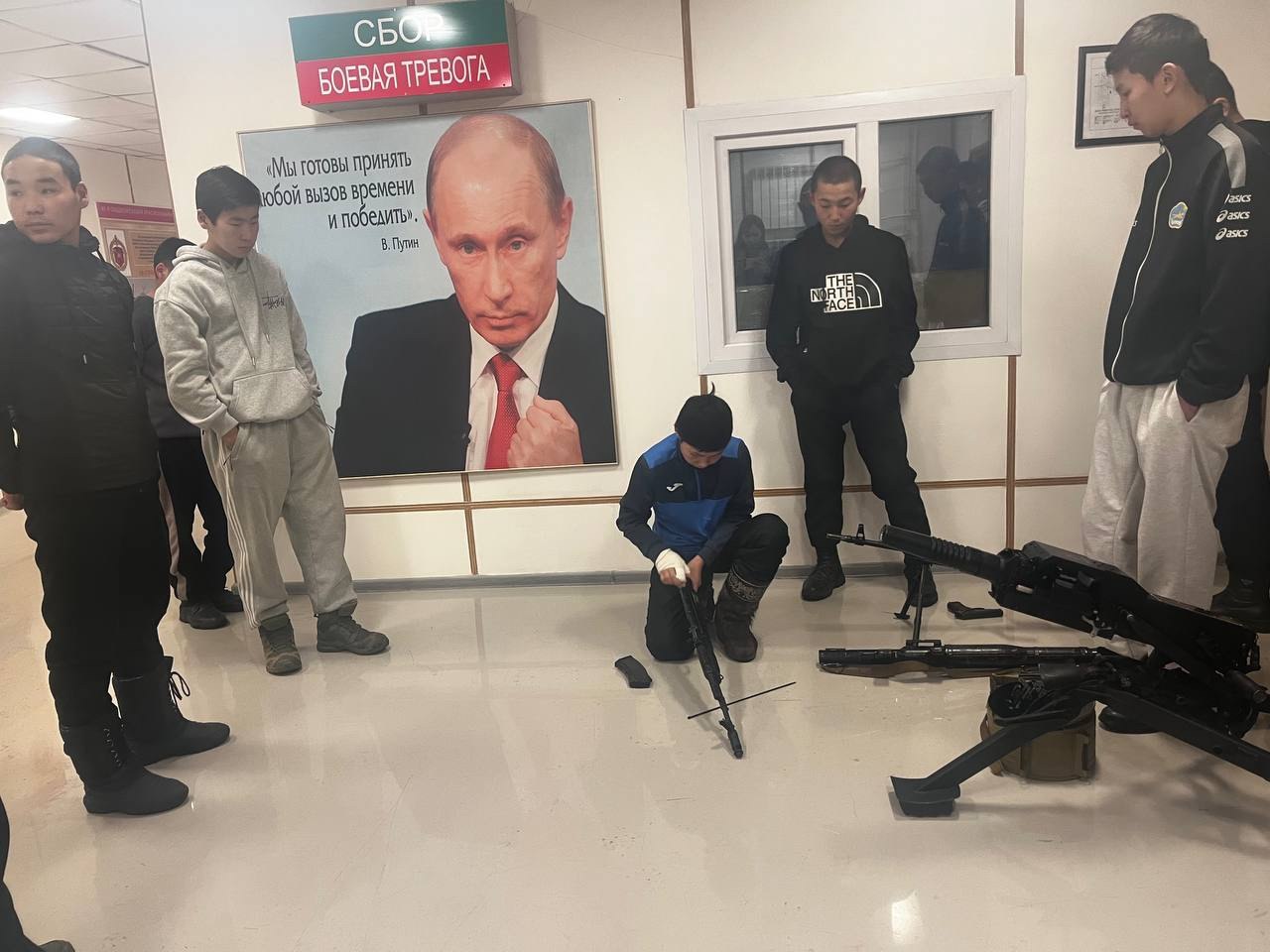 Школьники из Дзун-Хемчикского района побывали на территории 55-й бригады Школьники из Дзун-Хемчикского района побывали на территории 55-й бригады