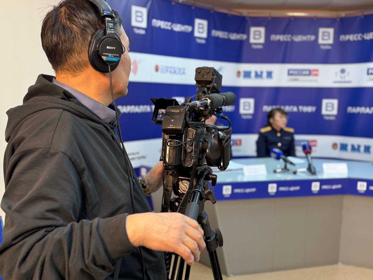 Сегодня на базе ГТРК «Тыва» состоялась пресс-конференция по вопросам противодействия коррупции Сегодня на базе ГТРК «Тыва» состоялась пресс-конференция по вопросам противодействия коррупции