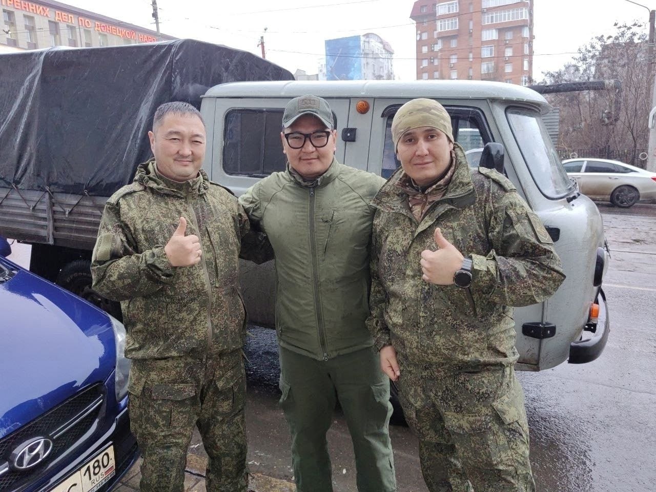 Салаан Тюлюш – ис чок читкен дайынчыларны дилээринге дузалажып турар Салаан Тюлюш – ис чок читкен дайынчыларны дилээринге дузалажып турар