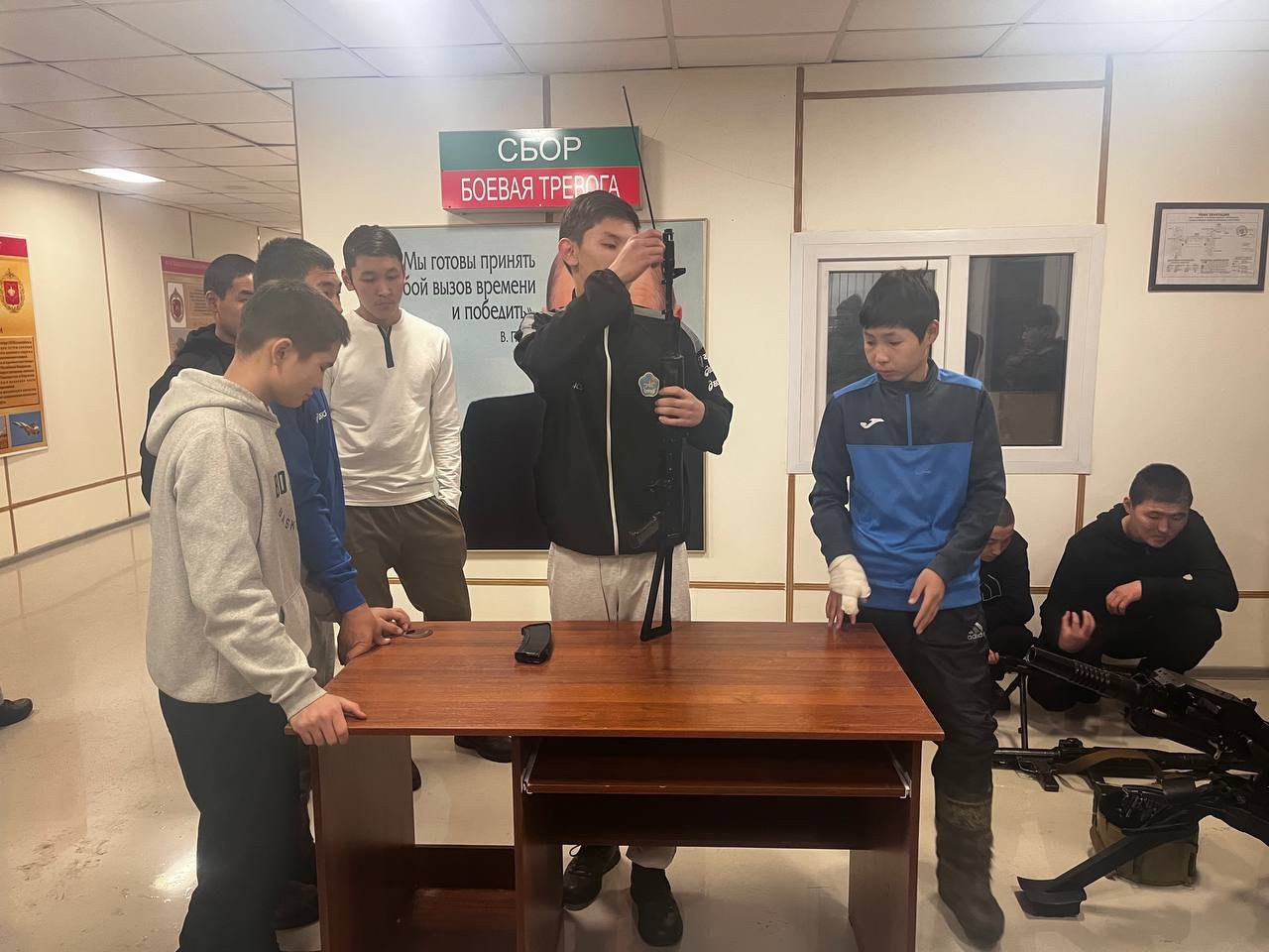 Школьники из Дзун-Хемчикского района побывали на территории 55-й бригады Школьники из Дзун-Хемчикского района побывали на территории 55-й бригады