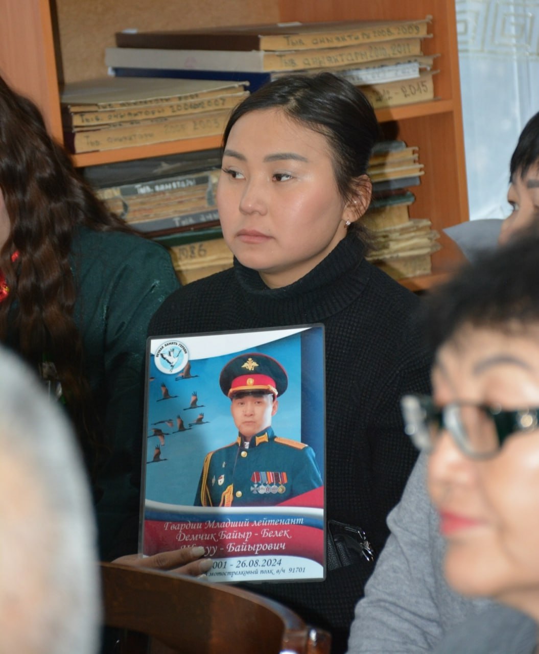 Тываны эрес-дидим дайынчыларыны дугайында бижип турар чогаалчылар-биле ужуражылга Тываны эрес-дидим дайынчыларыны дугайында бижип турар чогаалчылар-биле ужуражылга