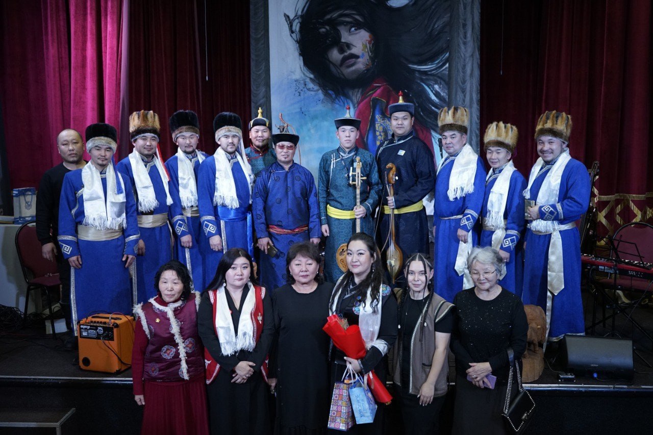 Алтайский ансамбль «Эре-Чуй» покорил Туву Алтайский ансамбль «Эре-Чуй» покорил Туву