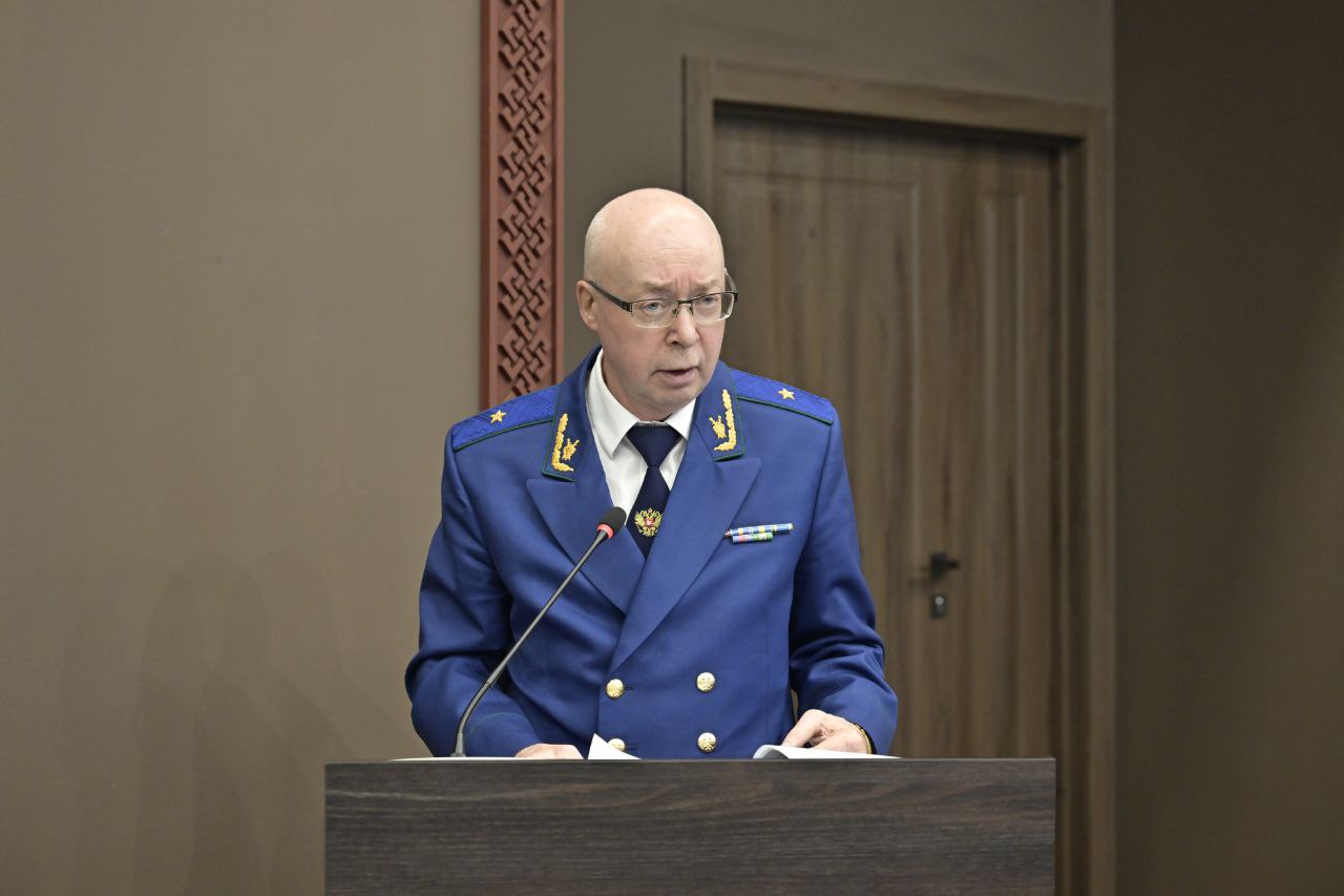 Начальник Главного управления МЧС России по Республике Тыва генерал-майор внутренней службы Алексей Серафимович Артёмов принял участие в представлении Прокурора Республики Тыва Начальник Главного управления МЧС России по Республике Тыва генерал-майор внутренней службы Алексей Серафимович Артёмов принял участие в представлении Прокурора Республики Тыва