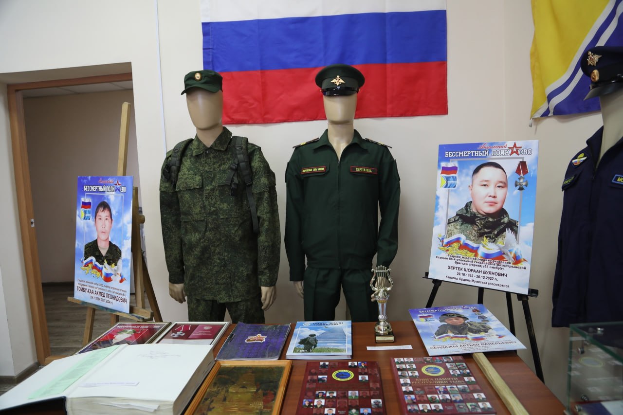 В Туве открылась выставка «СВОи Герои», посвящённая участникам спецоперации В Туве открылась выставка «СВОи Герои», посвящённая участникам спецоперации