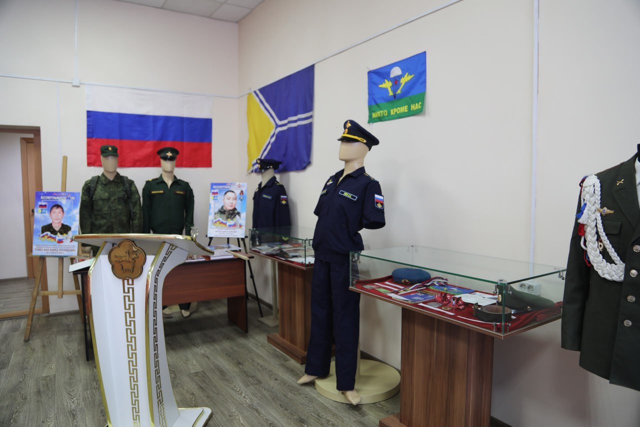 В Туве открылась выставка «СВОи Герои», посвящённая участникам спецоперации В Туве открылась выставка «СВОи Герои», посвящённая участникам спецоперации