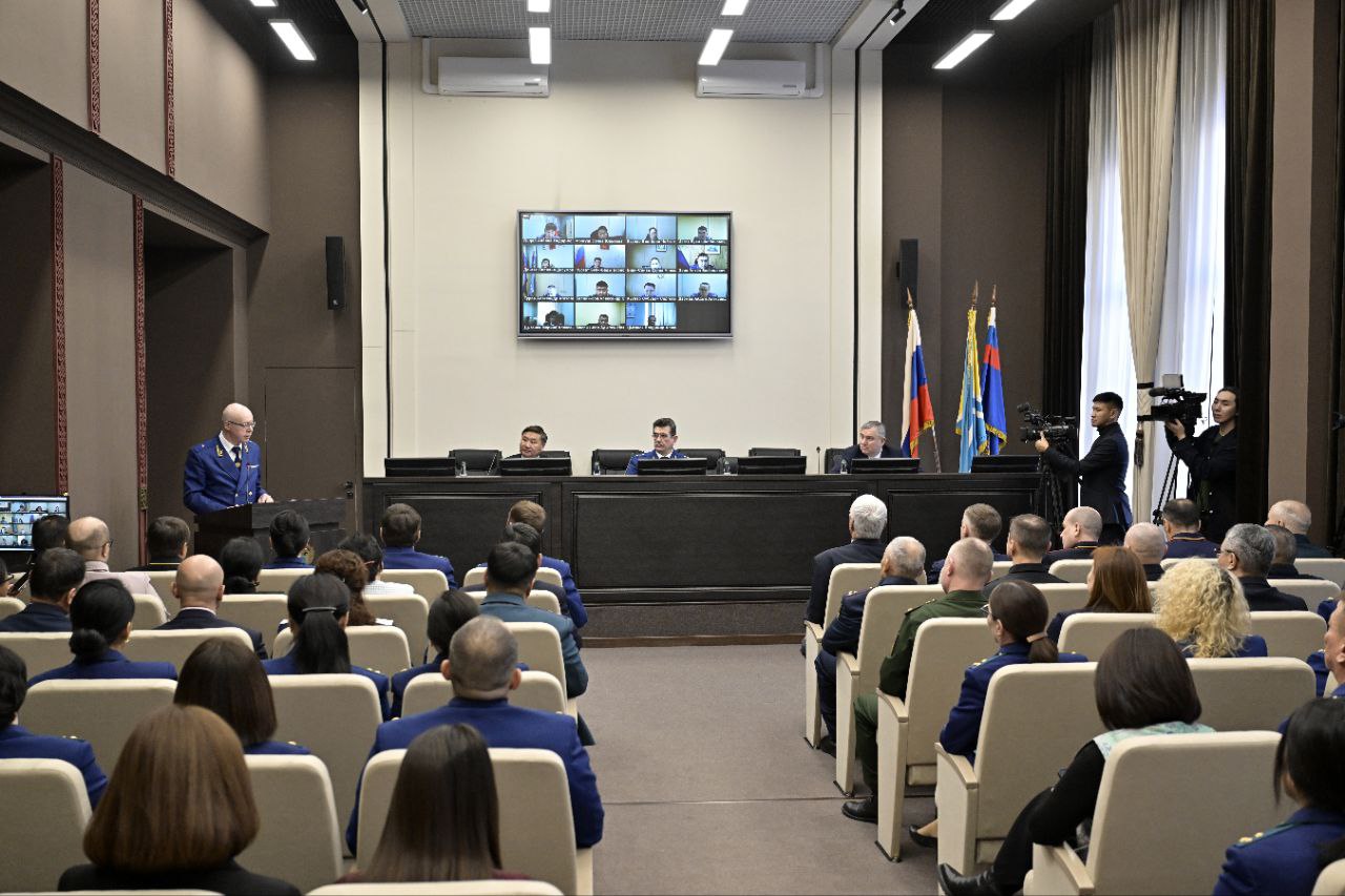 Начальник Главного управления МЧС России по Республике Тыва генерал-майор внутренней службы Алексей Серафимович Артёмов принял участие в представлении Прокурора Республики Тыва Начальник Главного управления МЧС России по Республике Тыва генерал-майор внутренней службы Алексей Серафимович Артёмов принял участие в представлении Прокурора Республики Тыва