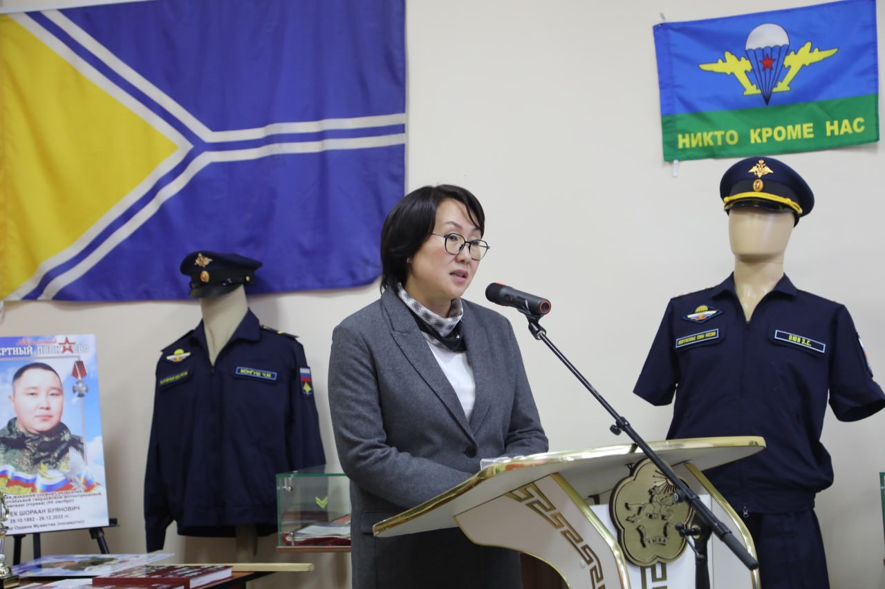 В Туве открылась выставка «СВОи Герои», посвящённая участникам спецоперации В Туве открылась выставка «СВОи Герои», посвящённая участникам спецоперации